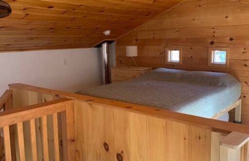 Keene Casa | The Loft - Keene | Modernized Private Guesthouse in Town | Centrally Located to Major Trailheads