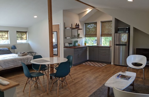 Richmond Casa | The Loft: Modern Open space in Southeast Portland