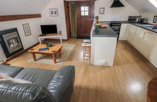 Pontfaen Cabaña | THE LOFT, romantic, with a garden in Fishguard