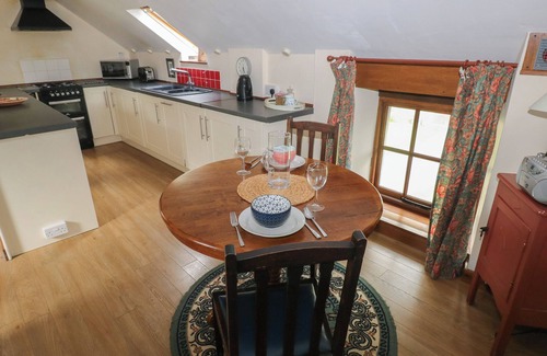 Pontfaen Cabaña | THE LOFT, romantic, with a garden in Fishguard