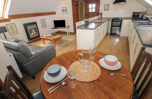 Pontfaen Cabaña | THE LOFT, romantic, with a garden in Fishguard