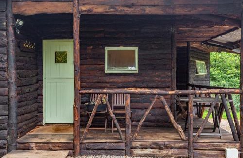 Honiton Casa | The Log Cabin