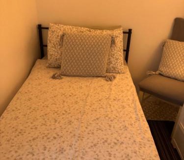 Welford Cama Y Desayuno | THE LOG CABIN no neighbours sleeps up to 5 people Free parking Bfst drinks PET FRIENDLY