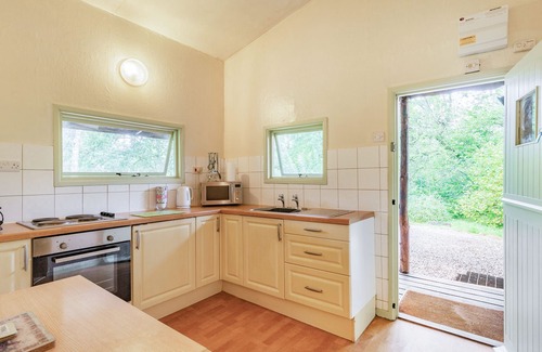 Honiton Cabaña | THE LOG CABIN, pet friendly, character holiday cottage in Sheldon