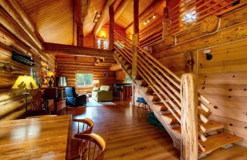Stevenson Casa | The Log Cabin