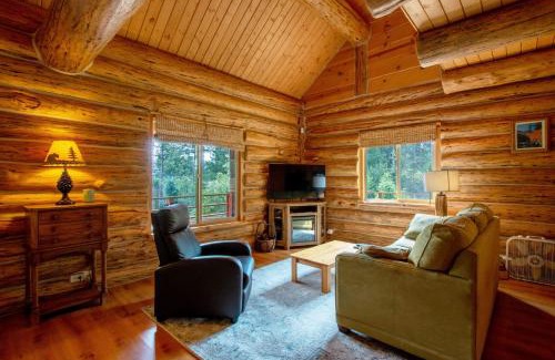 Stevenson Casa | The Log Cabin