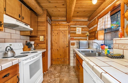 Yosemite National Park Cabina | The Log Home Quintessential Log Cabin in Ynp!