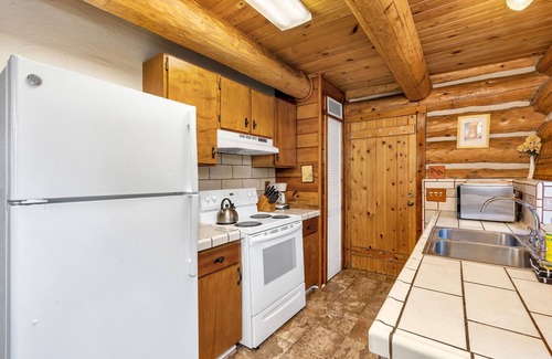 Yosemite National Park Cabina | The Log Home Quintessential Log Cabin in Ynp!