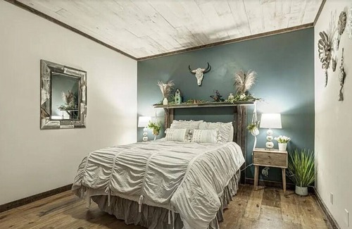 Cottontown Casa | The Log Palace Private Guest Suite