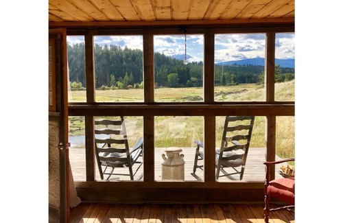 Eureka Cabina | The Logger Cabin - Glamping on the Tobacco River