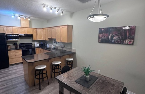 Medicine Hat Condominio | The London Oasis