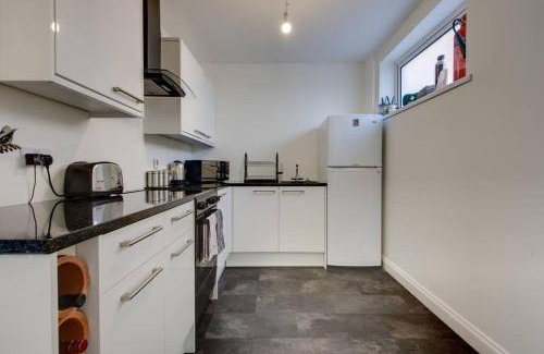 Chesterfield Apartamento | The Long Hall 2 bed ground floor annexed apartment - sleeps 6