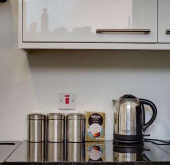 Chesterfield Apartamento | The Long Hall 2 bed ground floor annexed apartment - sleeps 6