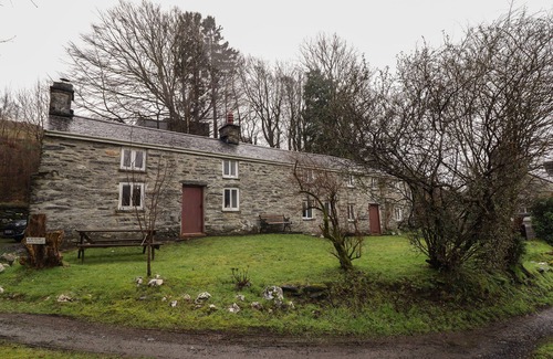 Penmachno Casa | THE LONG HOUSE, pet friendly, character holiday cottage in Penmachno