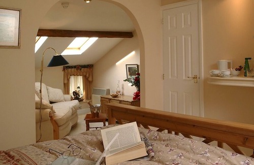 East Dereham Hotel | The Longham White Horse
