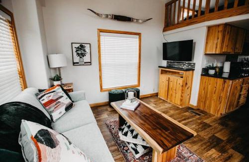 Austin Casa | The Longhorn Cabin - Cabins at Rim Rock