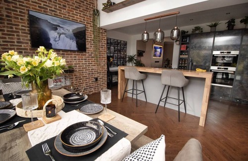 North Shields Casa | The Longsands Home Coastal w/ Hot Tub