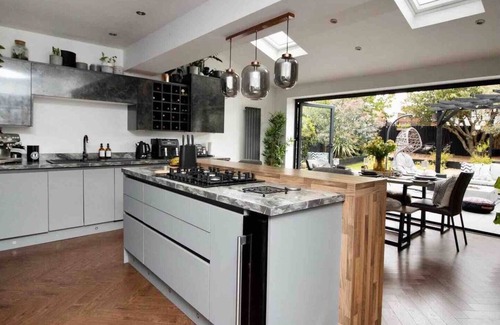North Shields Casa | The Longsands Home Coastal w/ Hot Tub