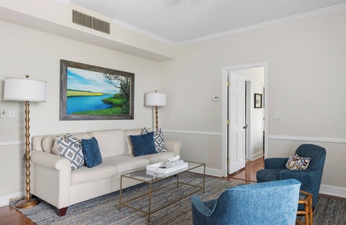 South of Broad Apartamento | The Lookout- 1bd/1ba w. Stunning Water Views!