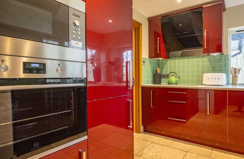 Knowl Hill Casa | The Lookout - 2 beds, private garden & parking
