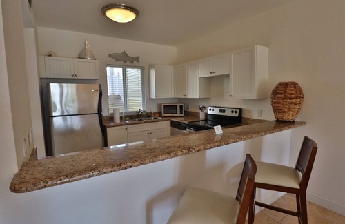 Alice Town Condominio | The Lookout -First floor Oceanview Condo Located in Resorts World
