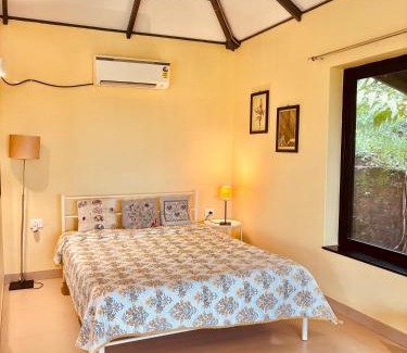 Maina Cabina | The Lookout, Hilltop Cottage