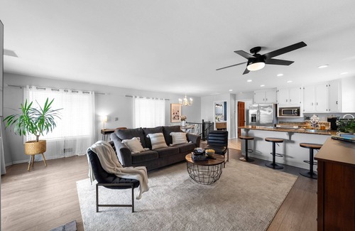 Fallbrook Casa | The Lookout King Bed! Min away from Wineries, Wedding, venues! Fresh eggs!