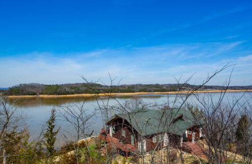 Dandridge Casa | The Lookout - Lake View, Hot Tub and Grill