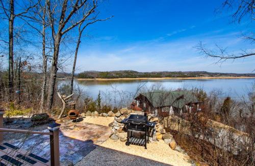 Dandridge Casa | The Lookout - Lake View, Hot Tub and Grill