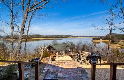 Dandridge Casa | The Lookout - Lake View, Hot Tub and Grill