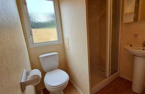 Castle Cabina | The Lookout - Park Home, Farm Park Stay