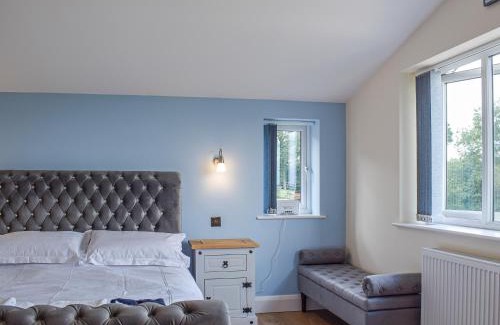 Hope under Dinmore Casa | The Lookout - Uk35022
