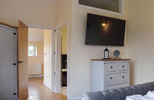 Hope under Dinmore Casa | The Lookout - Uk35022
