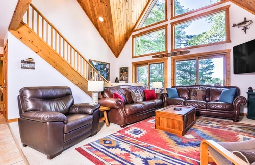 Eagle River Casa | The Loons Nest & The Nut House