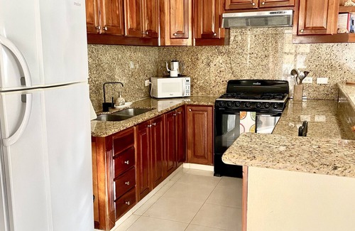 El Frances Apartamento | Frente al mar, vista al mar 2 dormitorios, 2 baños, aire acondicionado, condominio