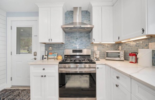 Niantic Casa | The Lounge House | Giants Neck Beach, Water Views and Coastal Comfort