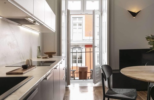 Santa Maria Maior Apartamento | ✨The Love Box: Design and Upscale Apartment with Balcony at Downtown
