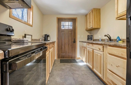 Rockbridge Cabina | The Love Shack (Hocking Hills Area)