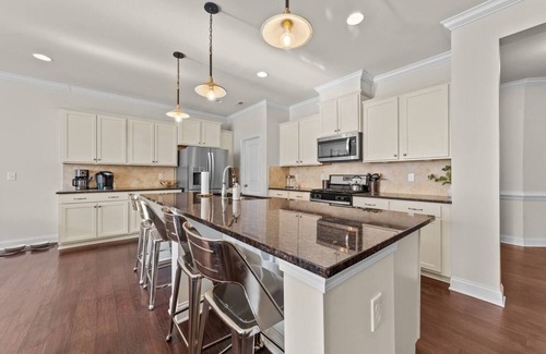 Southwest Raleigh Casa | The Lovely Golden Getaway, Come Stay at the Golden Getaway
