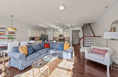 Southwest Raleigh Casa | The Lovely Golden Getaway, Come Stay at the Golden Getaway