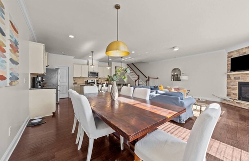 Southwest Raleigh Casa | The Lovely Golden Getaway, Come Stay at the Golden Getaway
