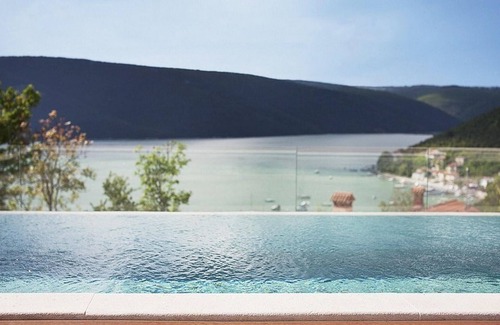 Trget Casa | The lovely Villa Royal Blue is located in the small, picturesque village of Trget.