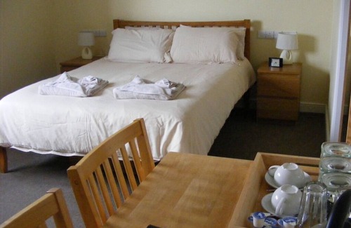 Kingswood Hotel | The Lowfield Inn
