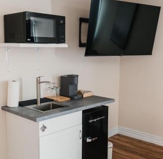 Shelburne Hotel | The Loyalist Inn & Suites