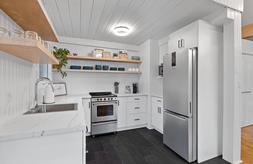 Stratford Cabaña | The Lupin Cottage by the Beach