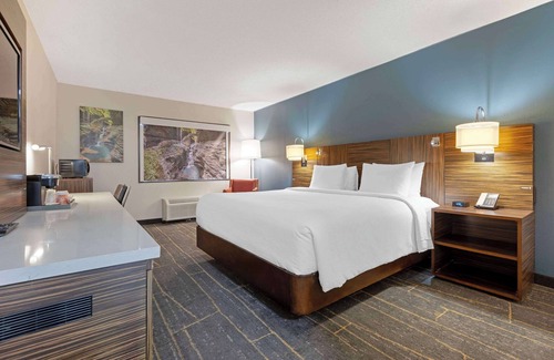 Waterloo Hotel | The Lux Hotel & Conference Center, Ascend Hotel Collection