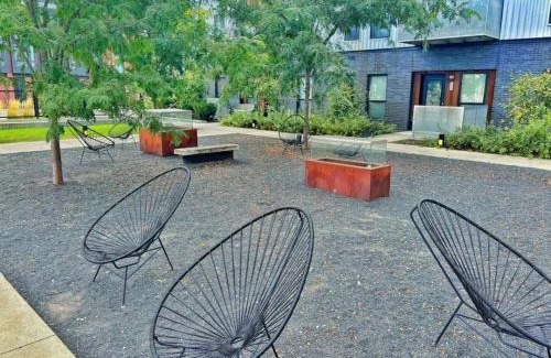 Downtown Des Moines Apartamento | The Luxe Black Haven (340)