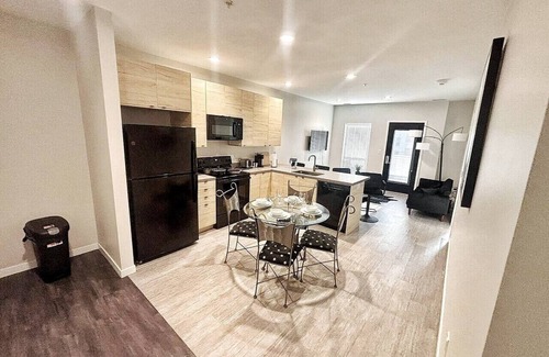 Downtown Des Moines Apartamento | The Luxe Black Haven (340)