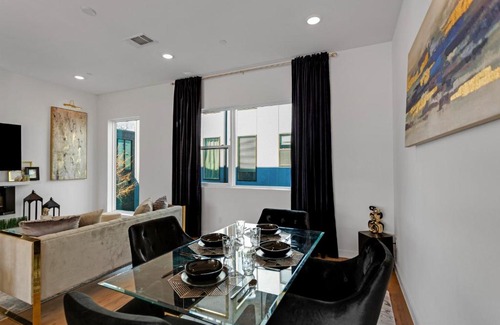 Oak Cliff Casa | The Luxe Lair - Convenience and Comfort meet Lavish Luxury townhouse