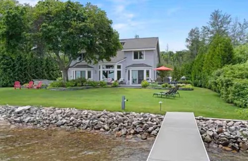 Charlevoix Casa | The Luxe Lake House